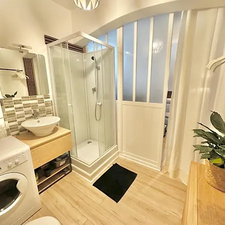 公寓 Romantique Avec Jacuzzi Prive - Apercu - Terrasse - Parking Gratuit 尼斯