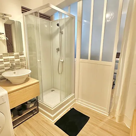 아파트 Romantique Avec Jacuzzi Prive - Apercu - Terrasse - Parking Gratuit 니스