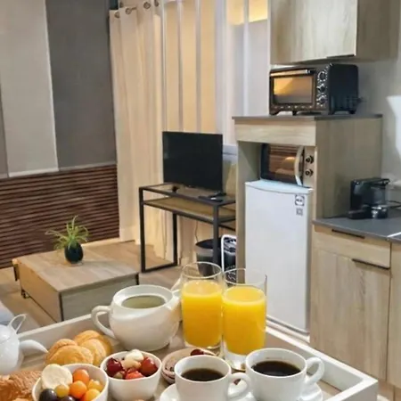 Romantique Avec Jacuzzi Prive - Apercu - Terrasse - Parking Gratuit דירה