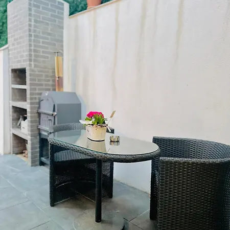 Romantique Avec Jacuzzi Prive - Apercu - Terrasse - Parking Gratuit * Nice